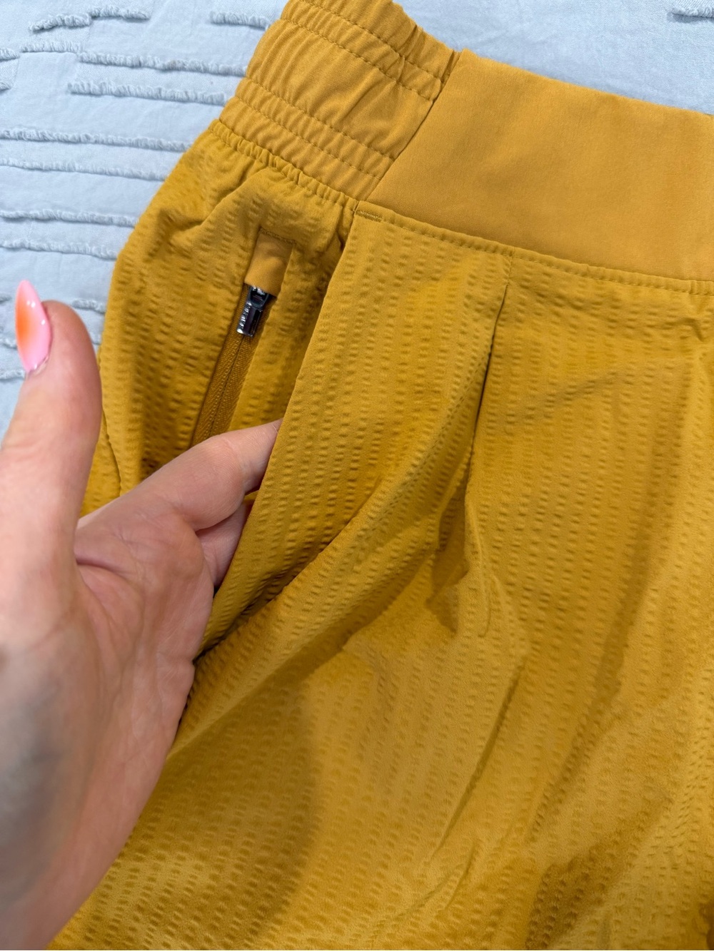 Athleta Textured Brooklyn Shorts NWOT- never worn - Picture 6 of 8